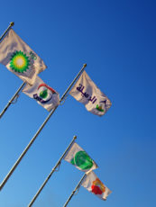 شبكة الاقتصاديين العراقيين تنشر عقد خدمة حقل الرميلة بين وزارة النفط وشركة بي بي وشركة بتروتشاينا الصينية